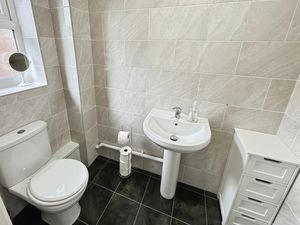 Guest wc- click for photo gallery